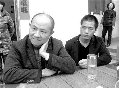 3月28日，无罪获释的叔侄俩在接受采访。京华时报记者朱文强摄欢迎登录手机应用平台，免费下载并使用“云拍”，拍摄图片观看视频。